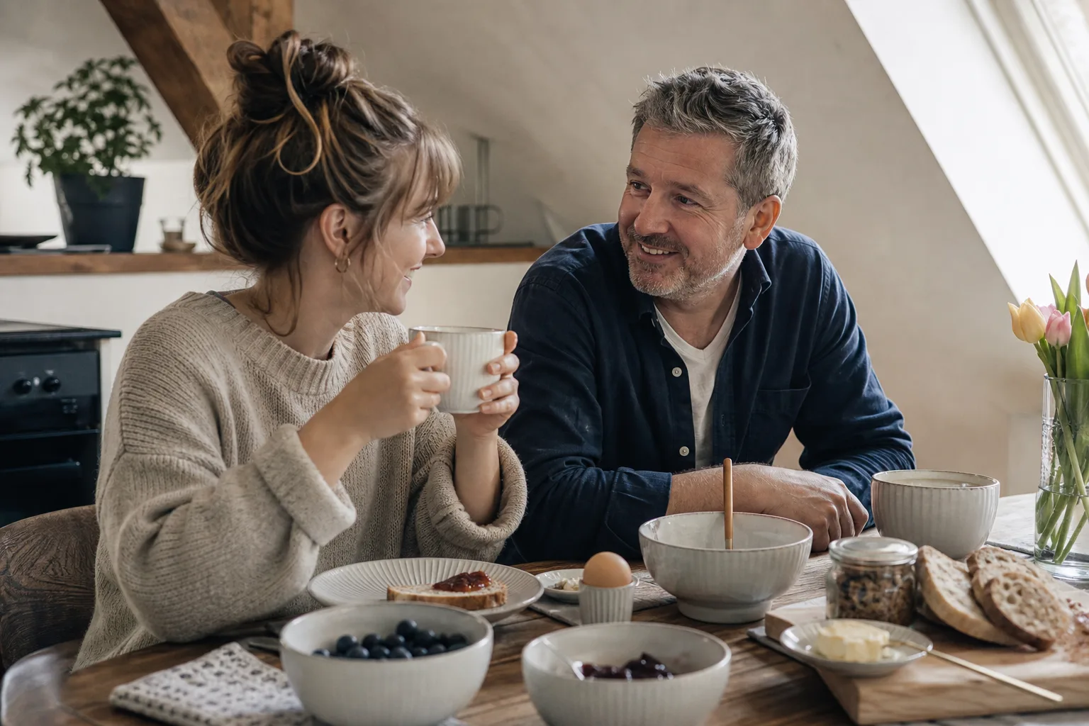 Geschirrsets bewähren sich für Haushaltsgründer in einem emotionalen Alltagsmoment