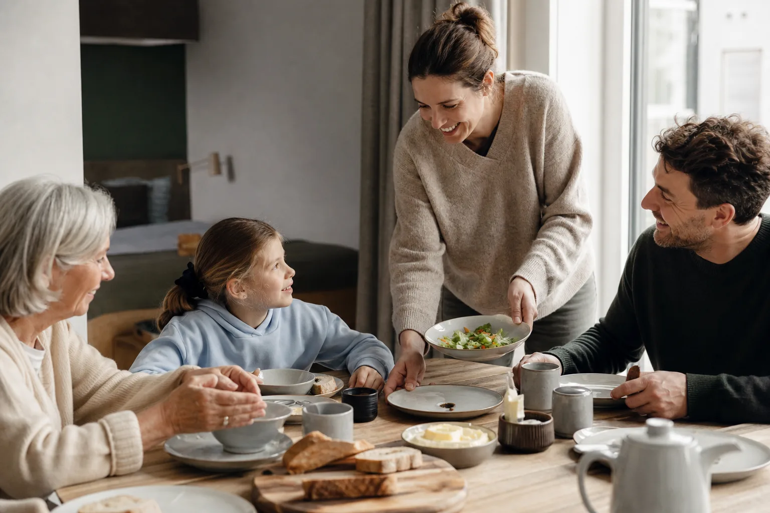 Tafelservice bewähren sich für Familien in einem emotionalen Alltagsmoment
